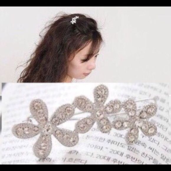 Accessories - 5/$25 Set 2 Hair barrettes rhinestone flower silver color